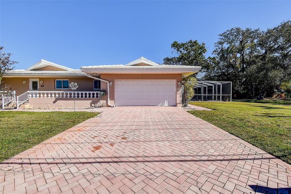 For Sale: $845,000 (3 beds, 3 baths, 2076 Square Feet)