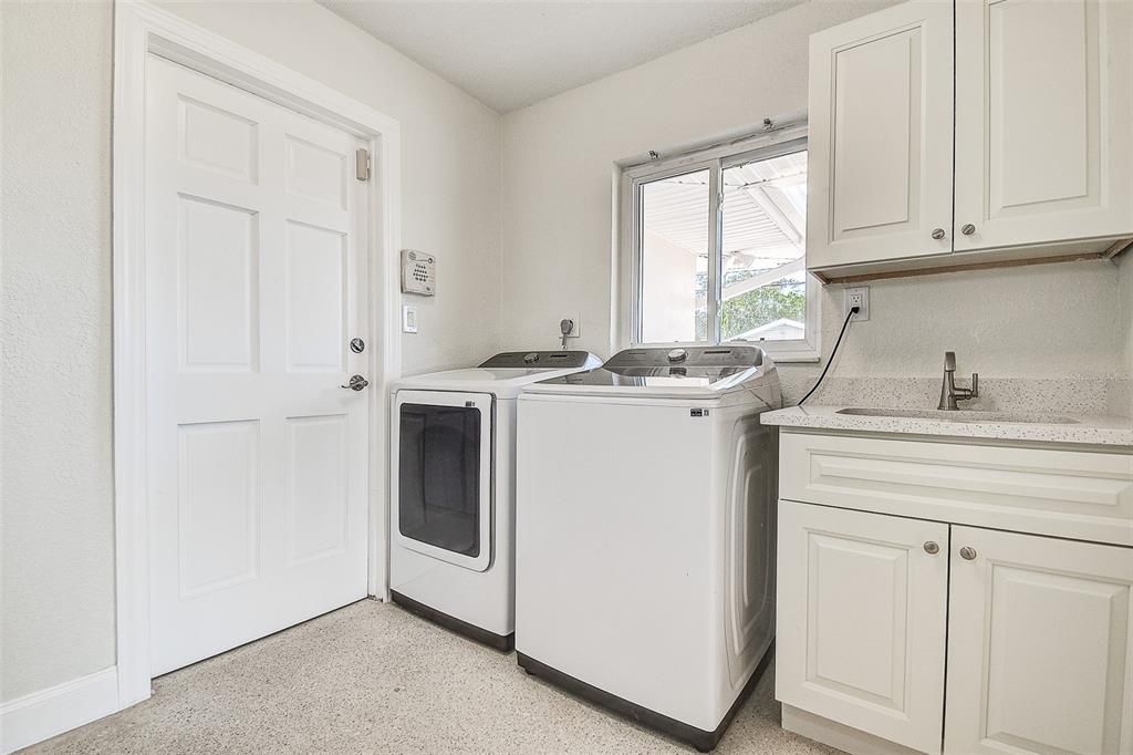 For Sale: $845,000 (3 beds, 3 baths, 2076 Square Feet)