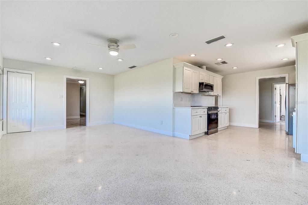 For Sale: $845,000 (3 beds, 3 baths, 2076 Square Feet)