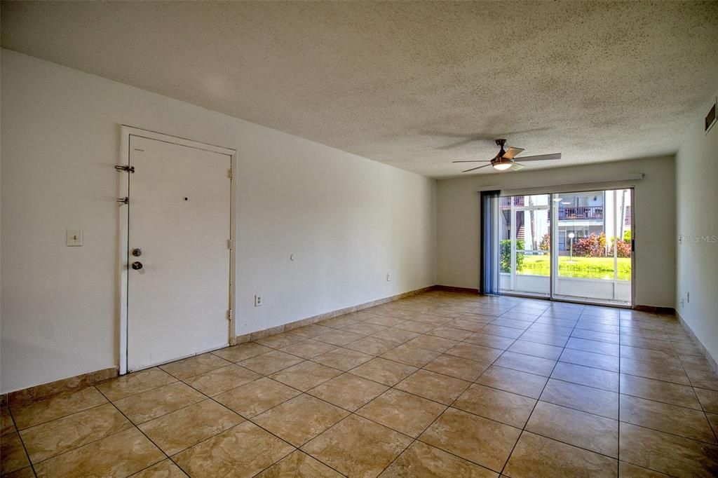 В аренду: $1,800 (2 спален, 2 ванн, 1077 Квадратных фут)