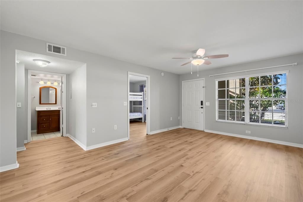 В аренду: $1,550 (2 спален, 2 ванн, 1004 Квадратных фут)