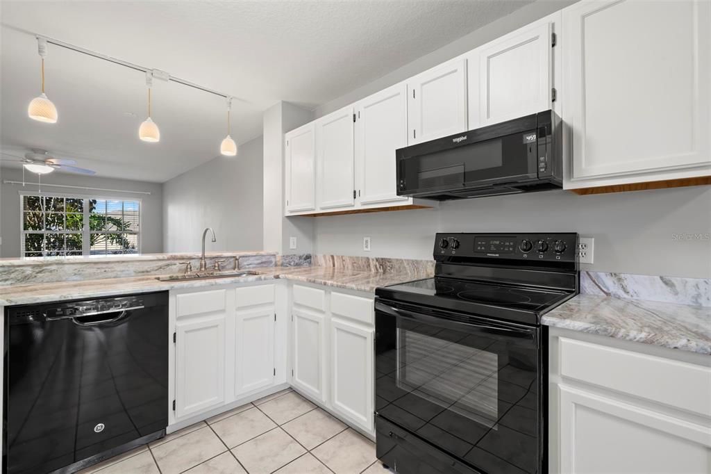 В аренду: $1,550 (2 спален, 2 ванн, 1004 Квадратных фут)