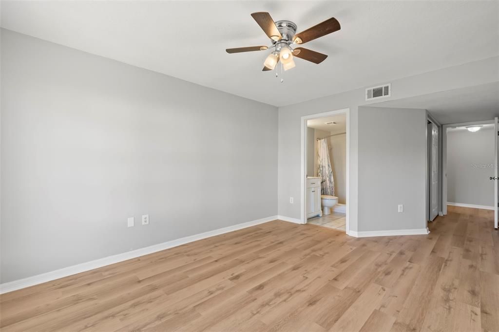 В аренду: $1,550 (2 спален, 2 ванн, 1004 Квадратных фут)