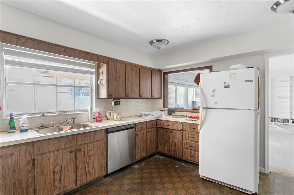 待售: $999,000 (2 贝兹, 2 浴室, 3574 平方英尺)