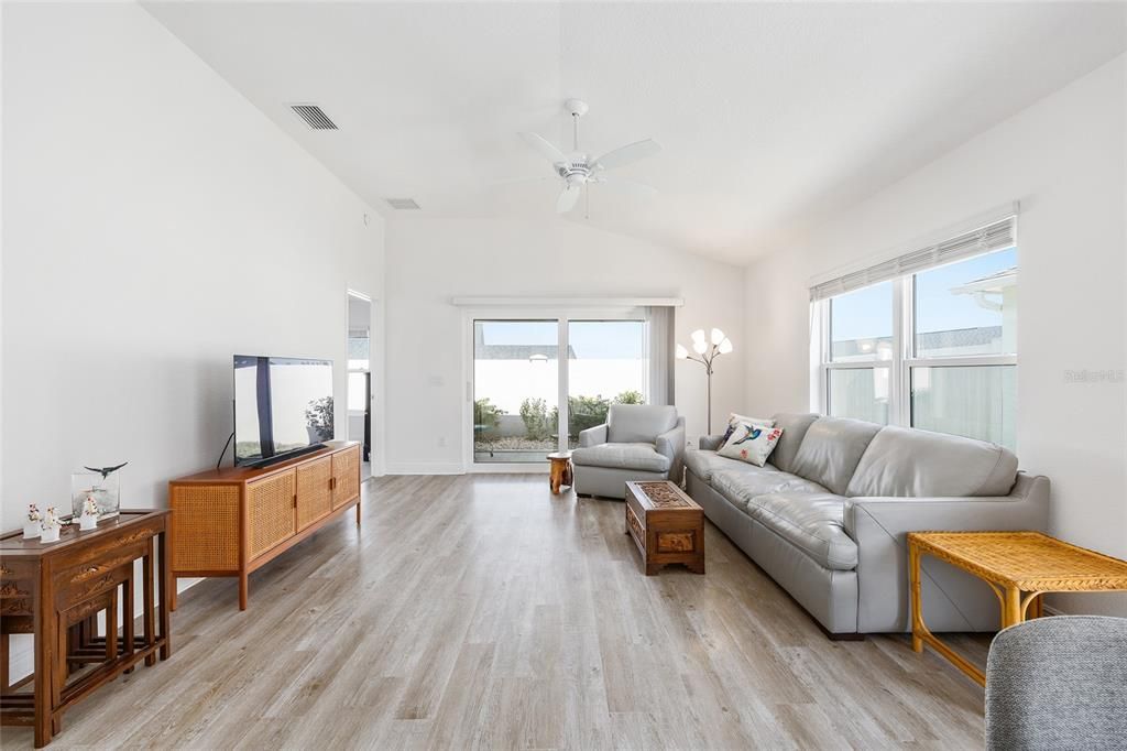 For Sale: $379,000 (3 beds, 2 baths, 1499 Square Feet)