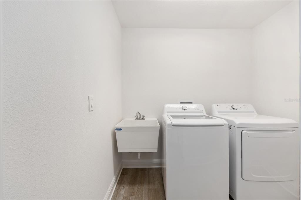 For Sale: $379,000 (3 beds, 2 baths, 1499 Square Feet)