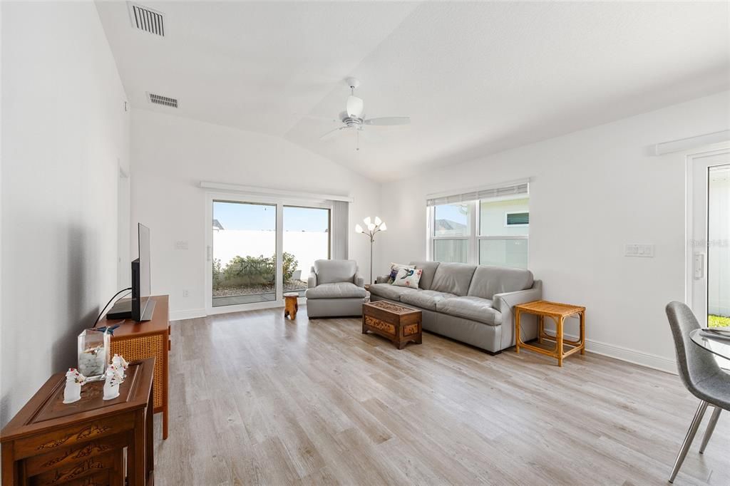 For Sale: $379,000 (3 beds, 2 baths, 1499 Square Feet)