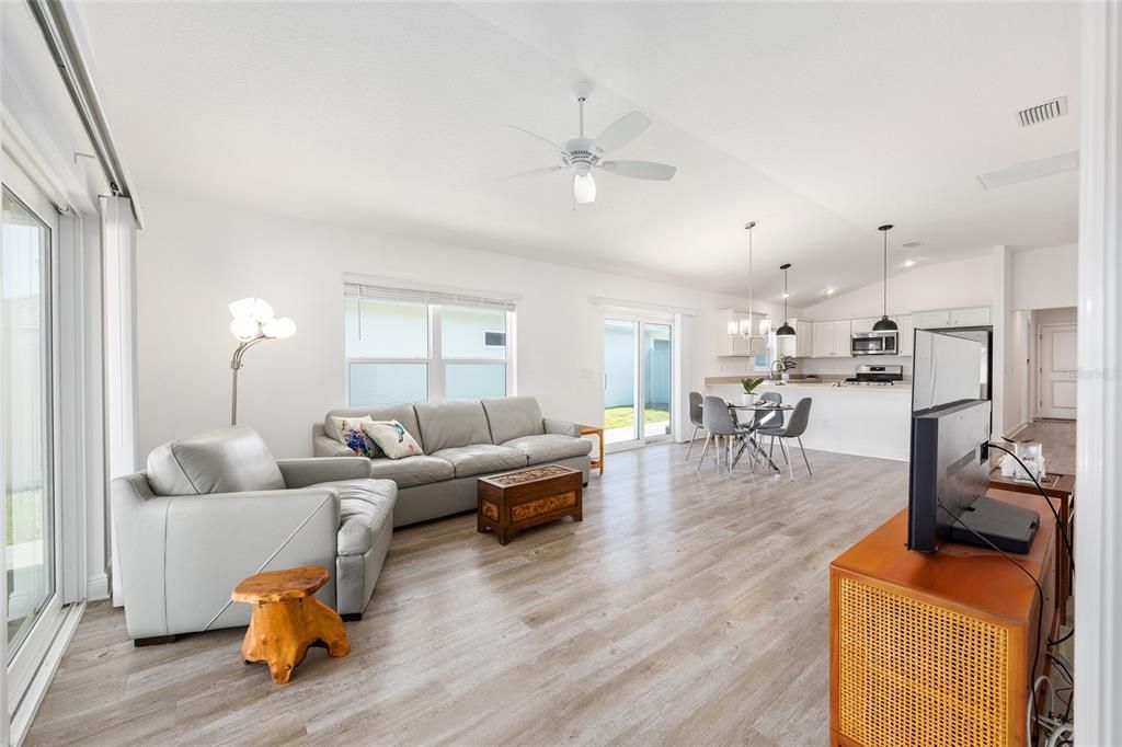 For Sale: $379,000 (3 beds, 2 baths, 1499 Square Feet)