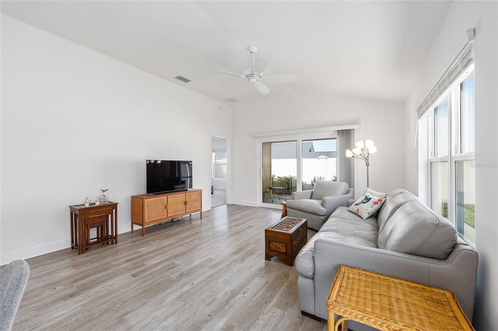 For Sale: $379,000 (3 beds, 2 baths, 1499 Square Feet)