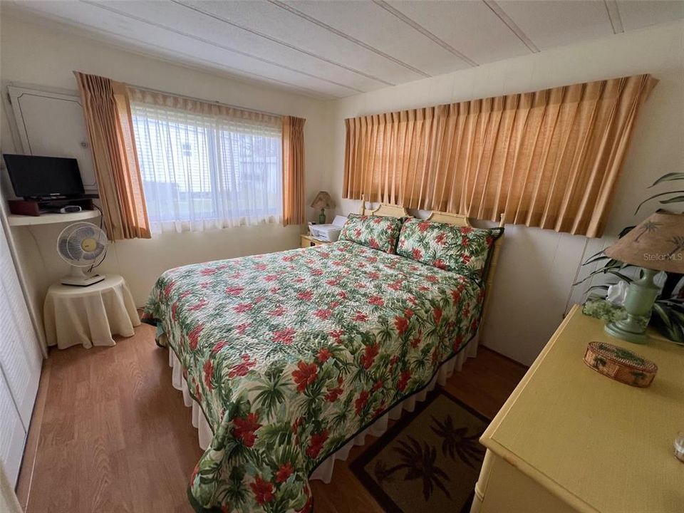 待售: $95,000 (2 贝兹, 2 浴室, 888 平方英尺)