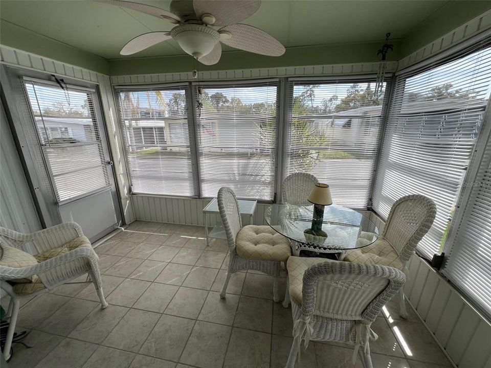 待售: $95,000 (2 贝兹, 2 浴室, 888 平方英尺)