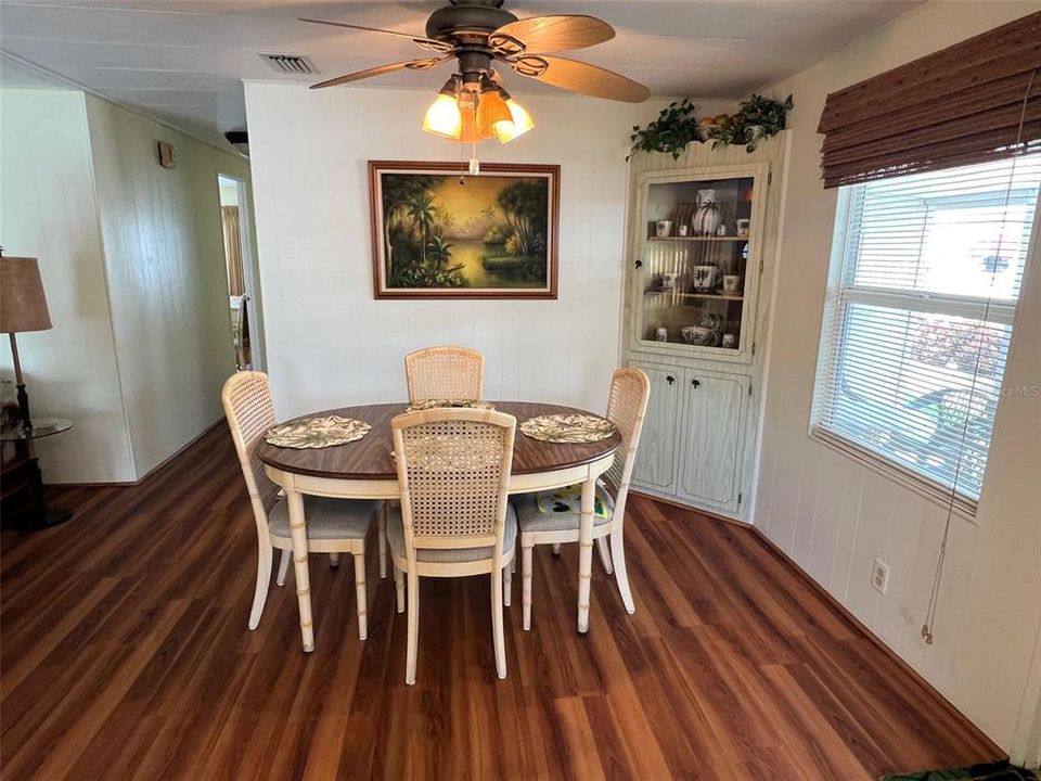 待售: $95,000 (2 贝兹, 2 浴室, 888 平方英尺)