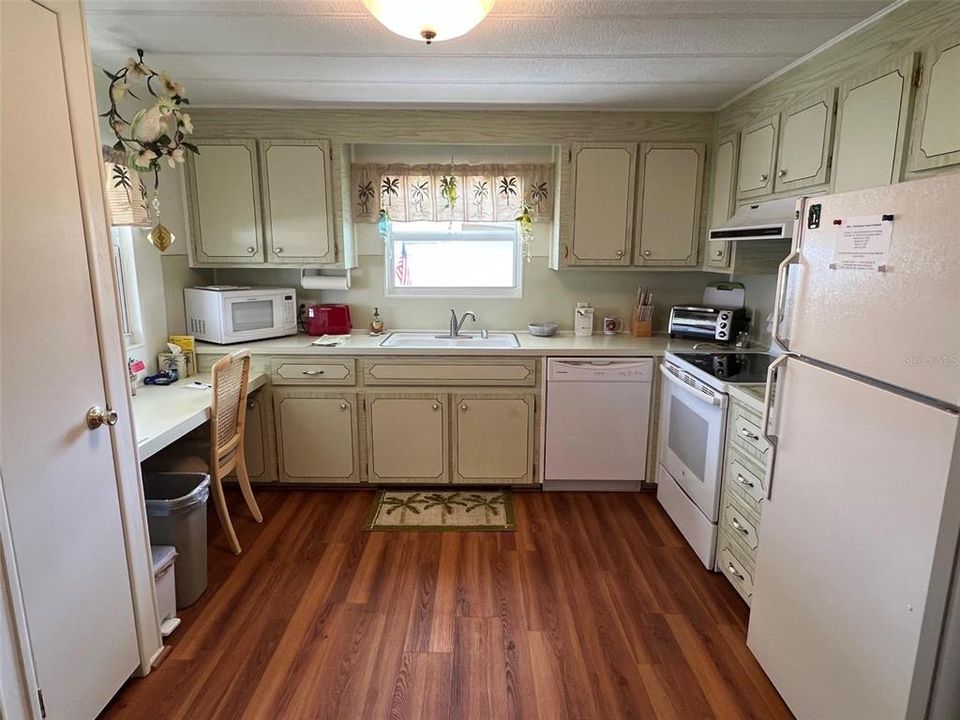 待售: $95,000 (2 贝兹, 2 浴室, 888 平方英尺)