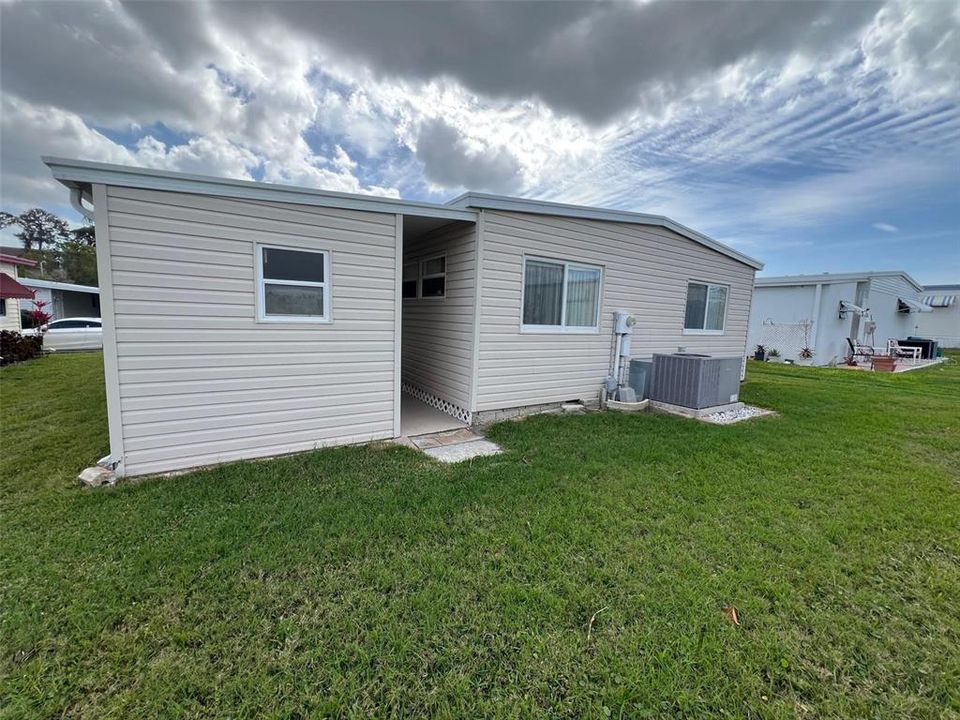 待售: $95,000 (2 贝兹, 2 浴室, 888 平方英尺)