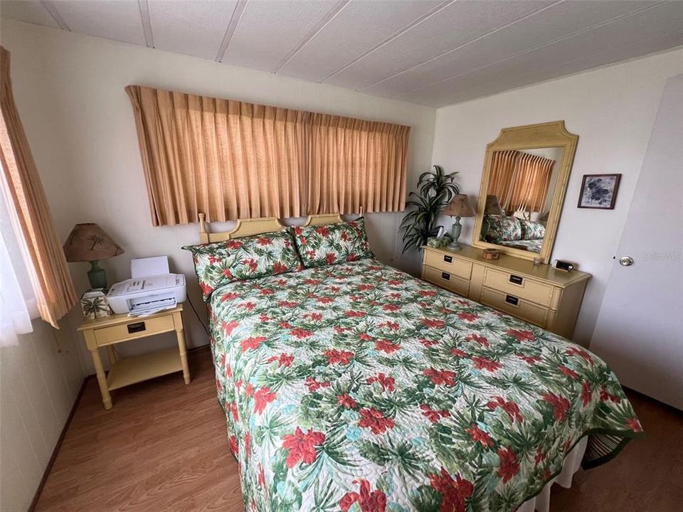 待售: $95,000 (2 贝兹, 2 浴室, 888 平方英尺)