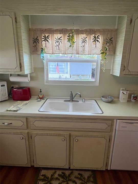 待售: $95,000 (2 贝兹, 2 浴室, 888 平方英尺)