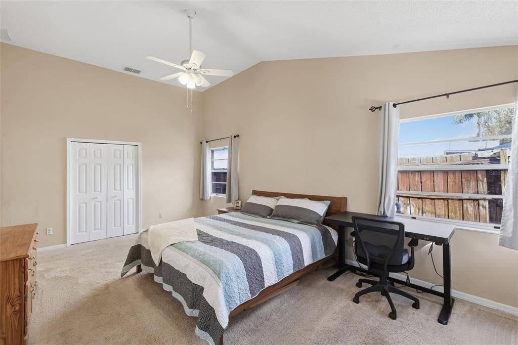 Под контрактом: $449,900 (4 спален, 2 ванн, 2292 Квадратных фут)