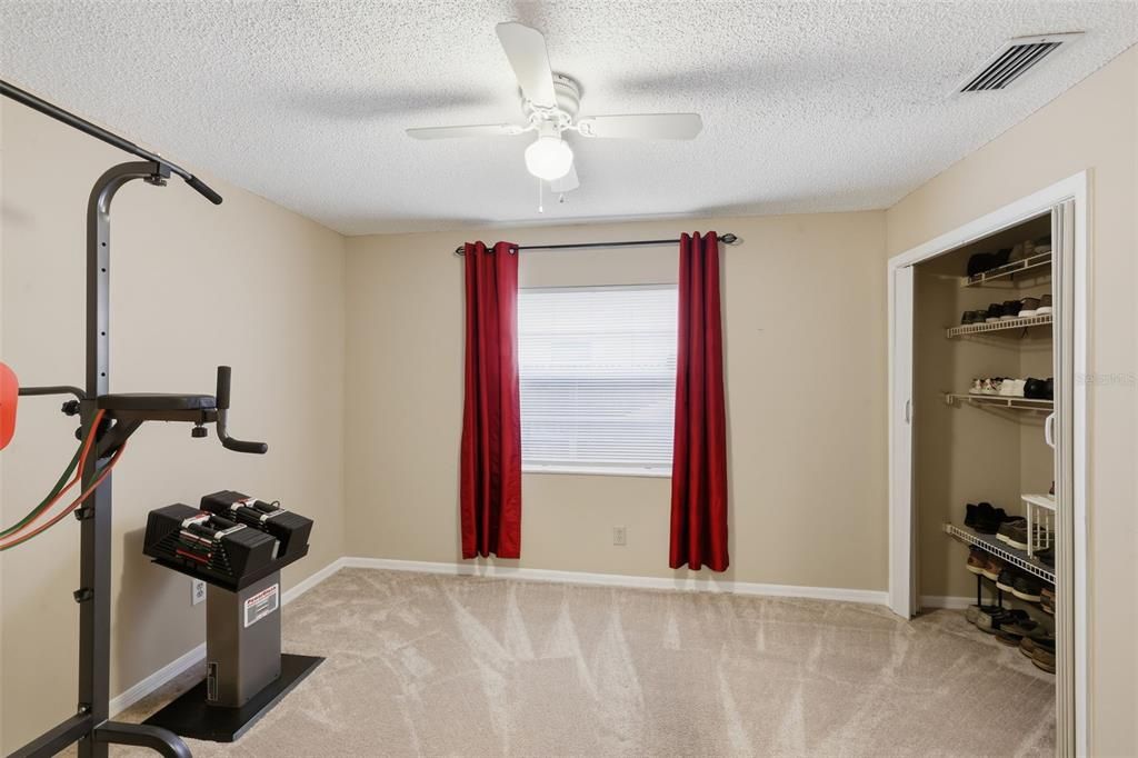 Под контрактом: $449,900 (4 спален, 2 ванн, 2292 Квадратных фут)