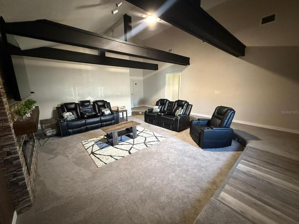 待售: $300,000 (3 贝兹, 2 浴室, 1476 平方英尺)