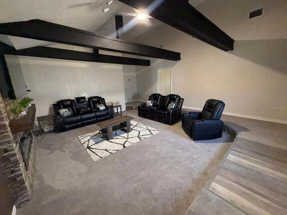 待售: $300,000 (3 贝兹, 2 浴室, 1476 平方英尺)