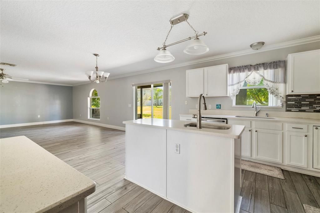 出租: $2,500 (4 贝兹, 3 浴室, 3020 平方英尺)