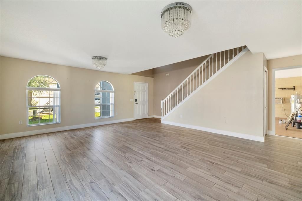 出租: $2,500 (4 贝兹, 3 浴室, 3020 平方英尺)