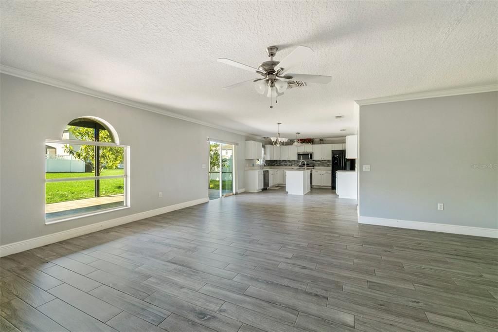 出租: $2,500 (4 贝兹, 3 浴室, 3020 平方英尺)