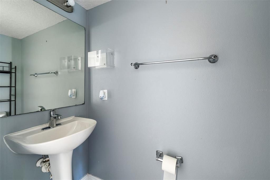 出租: $2,500 (4 贝兹, 3 浴室, 3020 平方英尺)