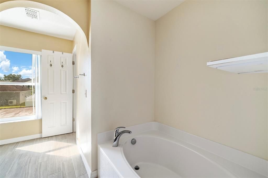 出租: $2,500 (4 贝兹, 3 浴室, 3020 平方英尺)