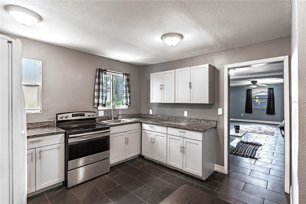 For Rent: $2,500 (3 beds, 1 baths, 1120 Square Feet)