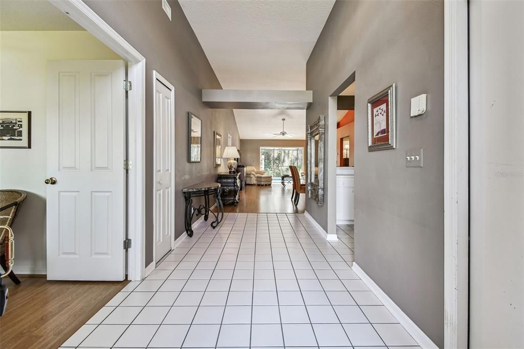 Activo con contrato: $399,900 (4 camas, 2 baños, 1709 Pies cuadrados)