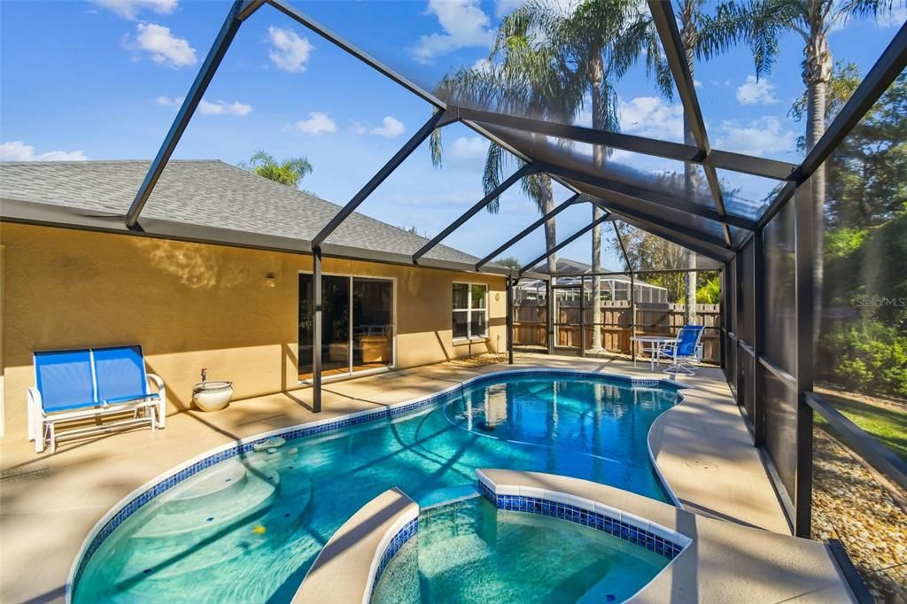 Activo con contrato: $399,900 (4 camas, 2 baños, 1709 Pies cuadrados)