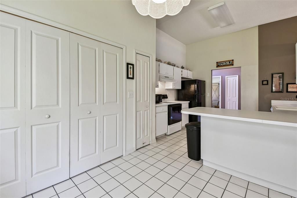 Activo con contrato: $399,900 (4 camas, 2 baños, 1709 Pies cuadrados)