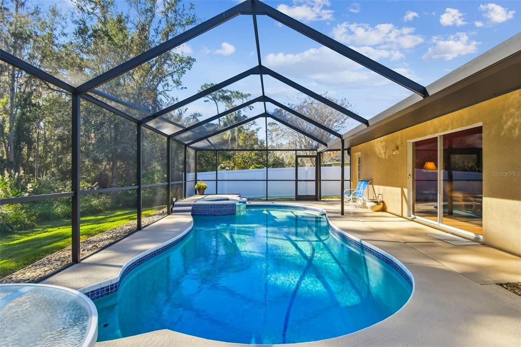 Activo con contrato: $399,900 (4 camas, 2 baños, 1709 Pies cuadrados)