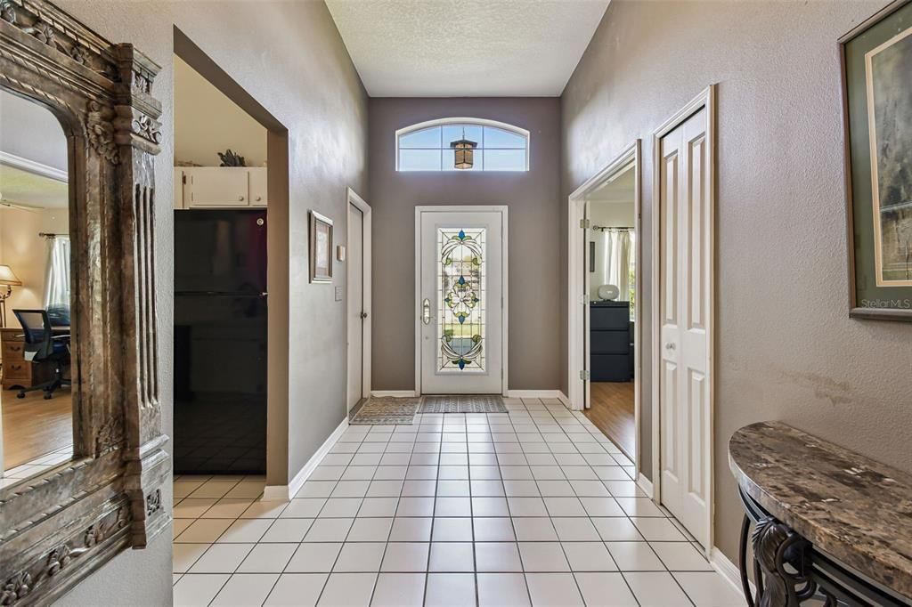 Activo con contrato: $399,900 (4 camas, 2 baños, 1709 Pies cuadrados)