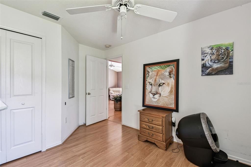 Activo con contrato: $399,900 (4 camas, 2 baños, 1709 Pies cuadrados)