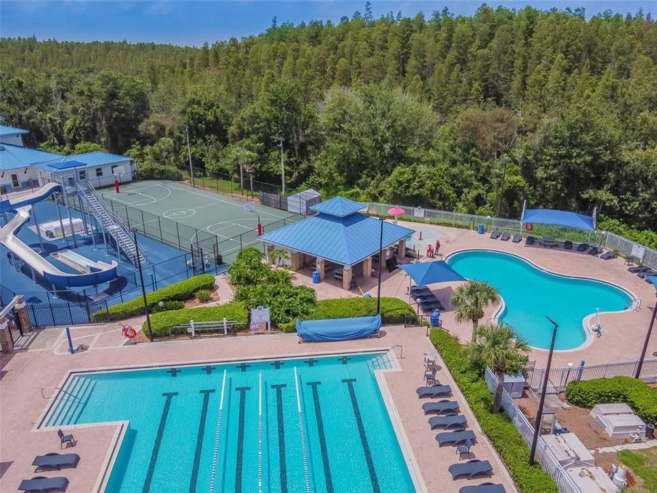 Activo con contrato: $399,900 (4 camas, 2 baños, 1709 Pies cuadrados)