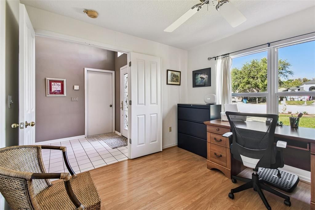 Activo con contrato: $399,900 (4 camas, 2 baños, 1709 Pies cuadrados)