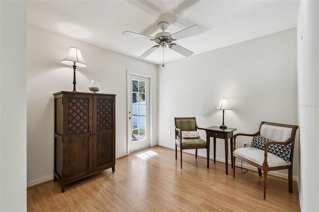 Activo con contrato: $399,900 (4 camas, 2 baños, 1709 Pies cuadrados)