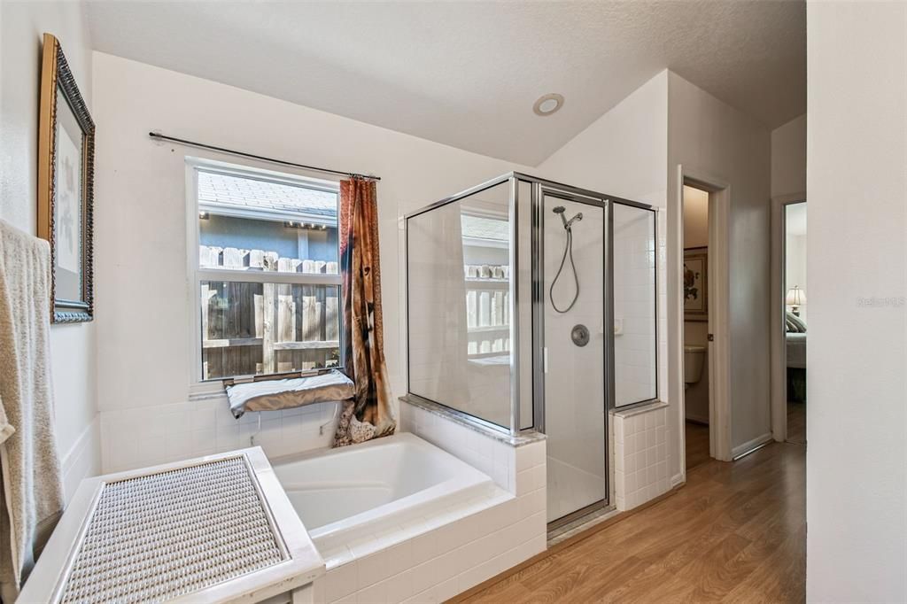 Activo con contrato: $399,900 (4 camas, 2 baños, 1709 Pies cuadrados)