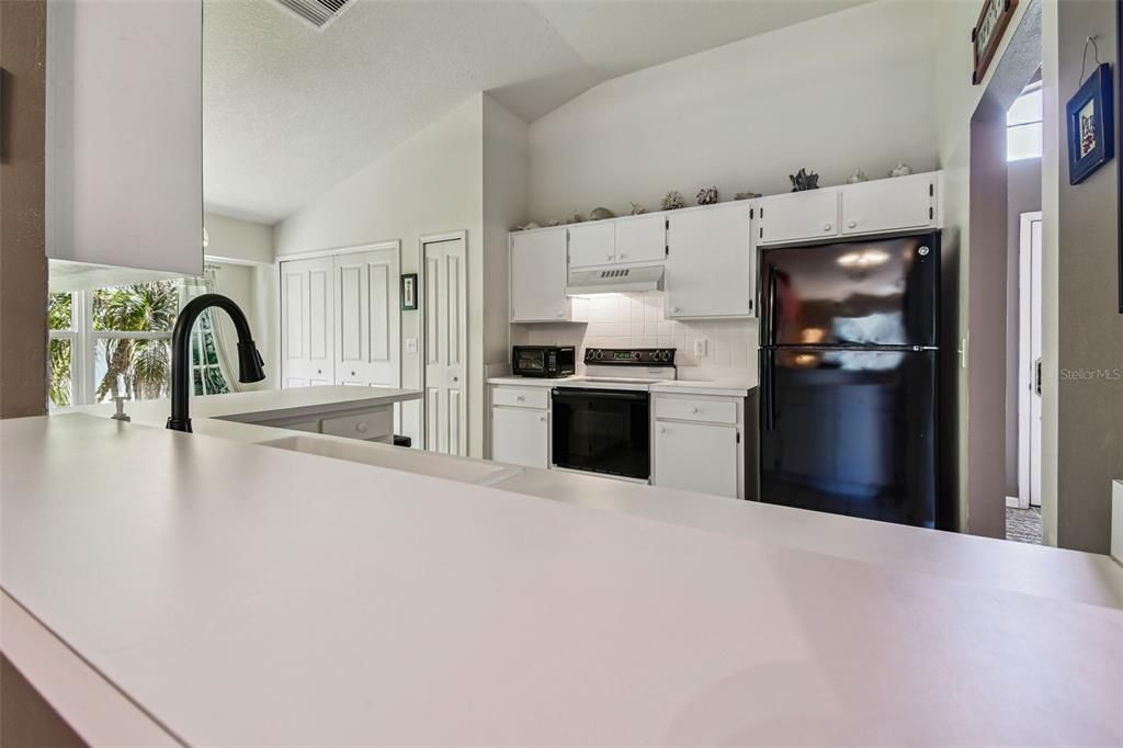 Activo con contrato: $399,900 (4 camas, 2 baños, 1709 Pies cuadrados)