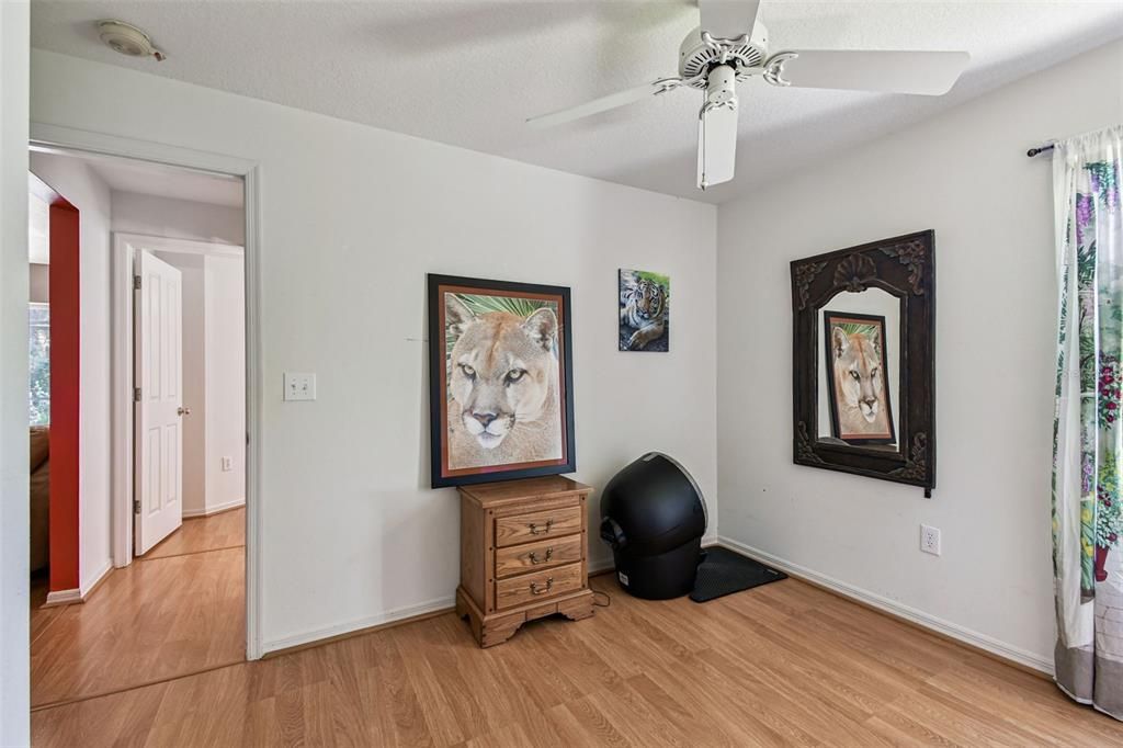 Activo con contrato: $399,900 (4 camas, 2 baños, 1709 Pies cuadrados)