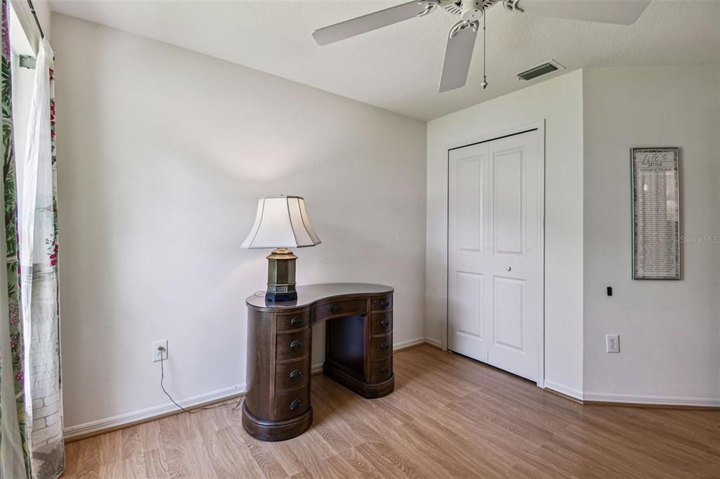 Activo con contrato: $399,900 (4 camas, 2 baños, 1709 Pies cuadrados)