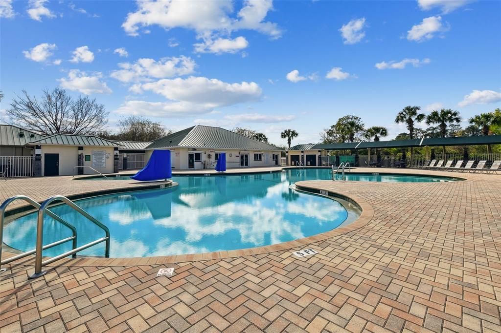 Activo con contrato: $399,900 (4 camas, 2 baños, 1709 Pies cuadrados)