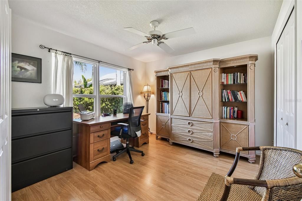 Activo con contrato: $399,900 (4 camas, 2 baños, 1709 Pies cuadrados)