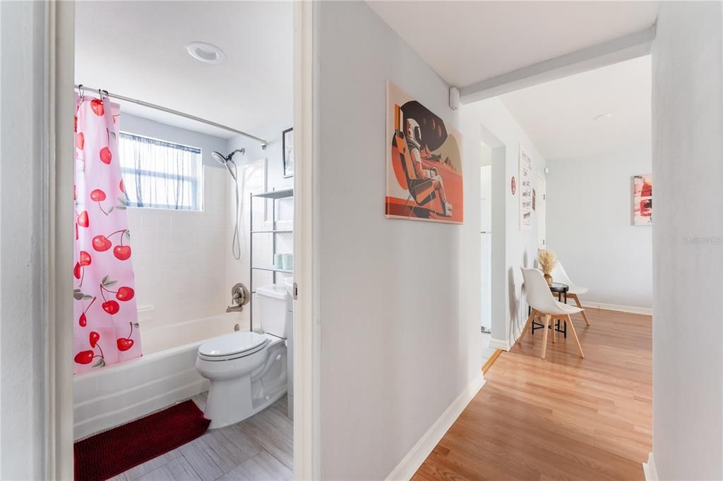 For Sale: $298,000 (2 beds, 1 baths, 710 Square Feet)