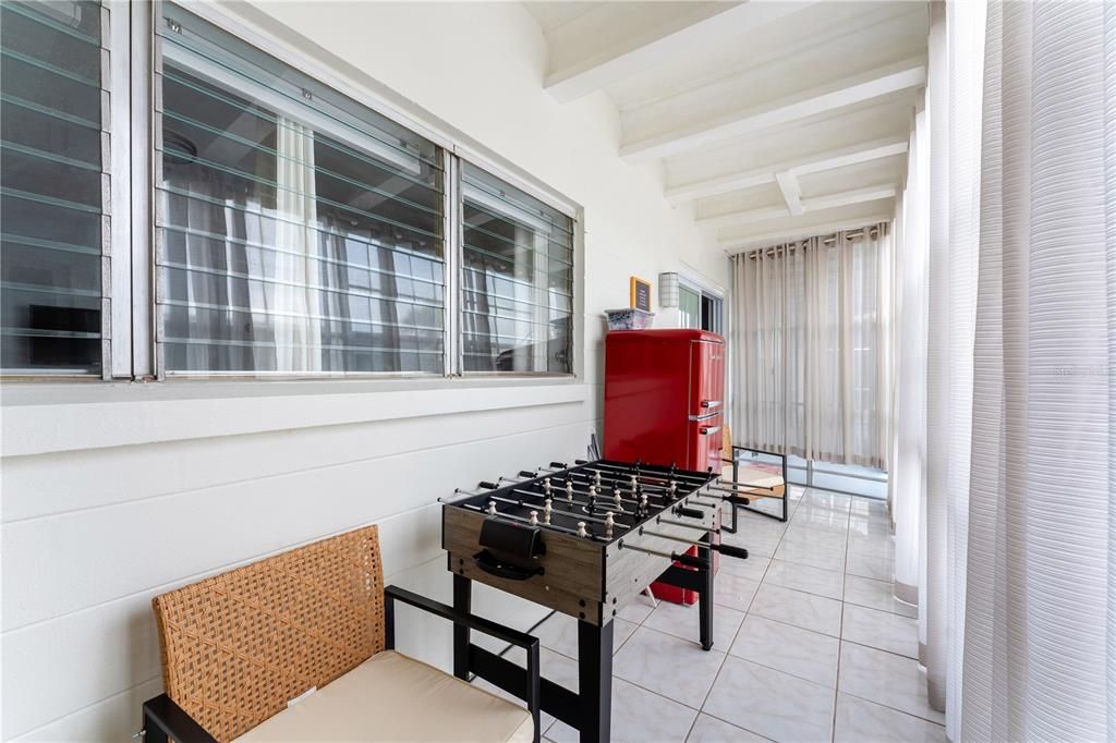 For Sale: $298,000 (2 beds, 1 baths, 710 Square Feet)