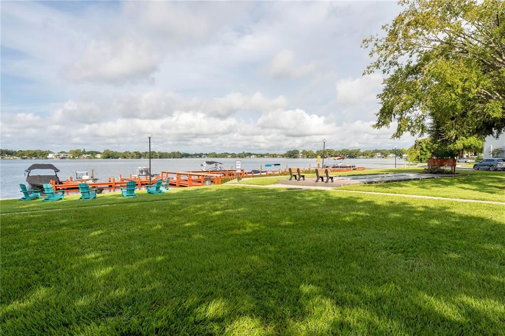 For Sale: $298,000 (2 beds, 1 baths, 710 Square Feet)