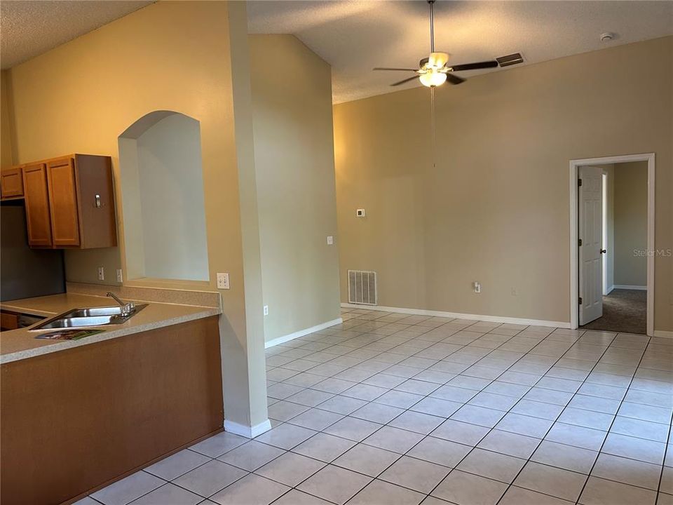 На продажу: $284,900 (3 спален, 2 ванн, 1264 Квадратных фут)