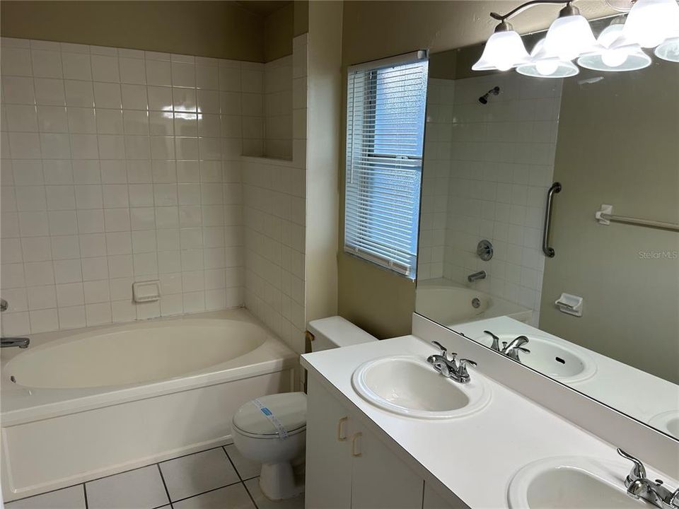 На продажу: $284,900 (3 спален, 2 ванн, 1264 Квадратных фут)